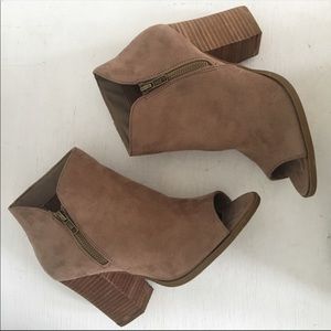 NIB Asymmetrical Top Line Chunky Heel Ankle Bootie